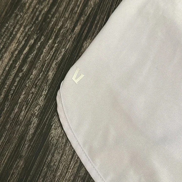 Vuori Women’s Clementine Short 2.0 4” Inseam in Periwinkle, Size Large - Picture 12 of 14